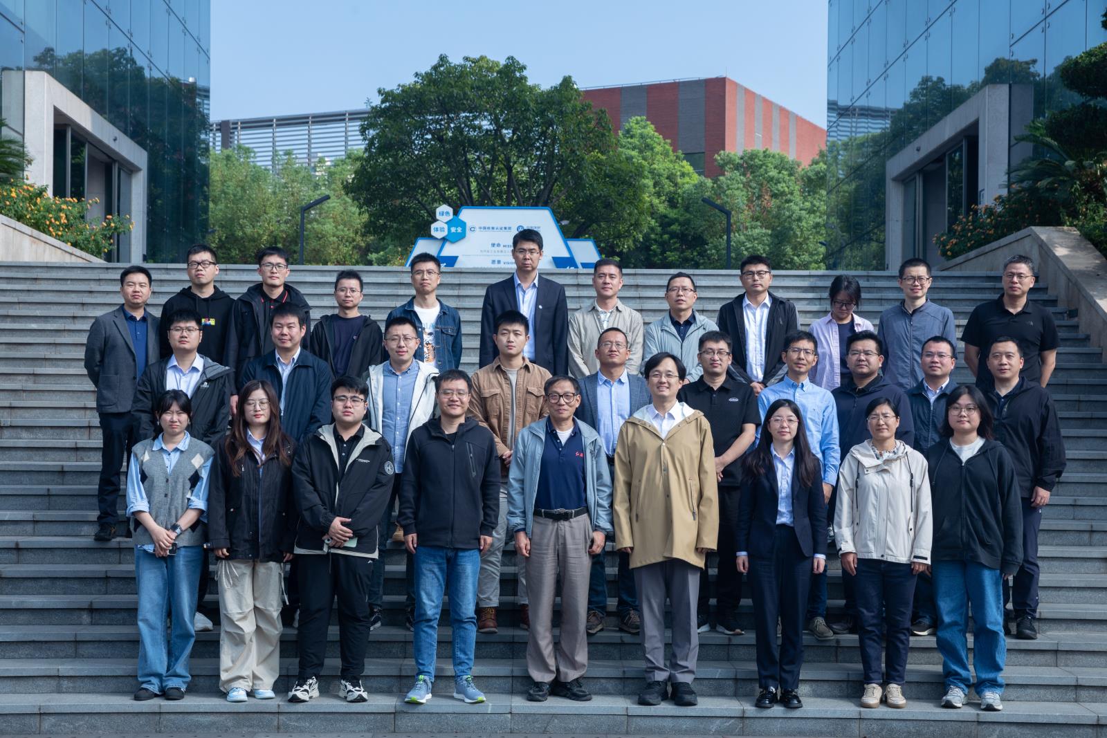 合影.jpg 合影.jpg